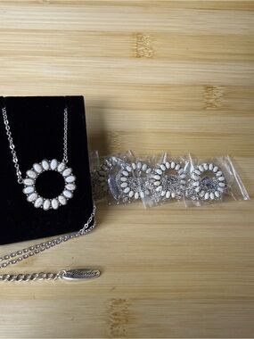6 Pieces of Plunder Silver-Tone Circle Pendant Necklace with White Petal Accents